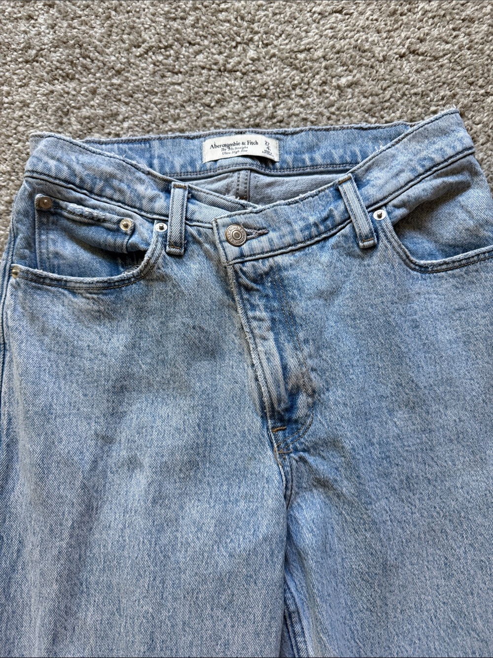 Abercrombie & Fitch Curve Love Ultra High Rise 90s Light Wash Size 27 - Picture 2 of 5